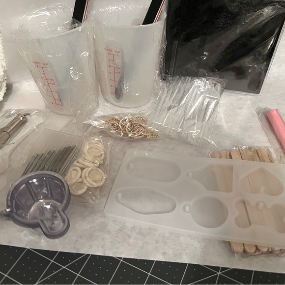 Epoxy resin tools kit for crafting ( resine not included) - Picture 4 of 8